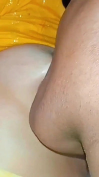 Teman lelaki mengongkek saya dengan sangat keras dan mengganggu pepek merah jambu saya