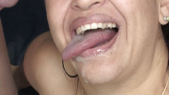 Pee porn: Zralá macecha miluje čůrání!