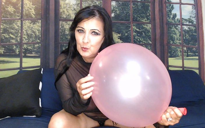 TLC 1992: Büyük pembe balonu patlatıyor ve söndürüyor