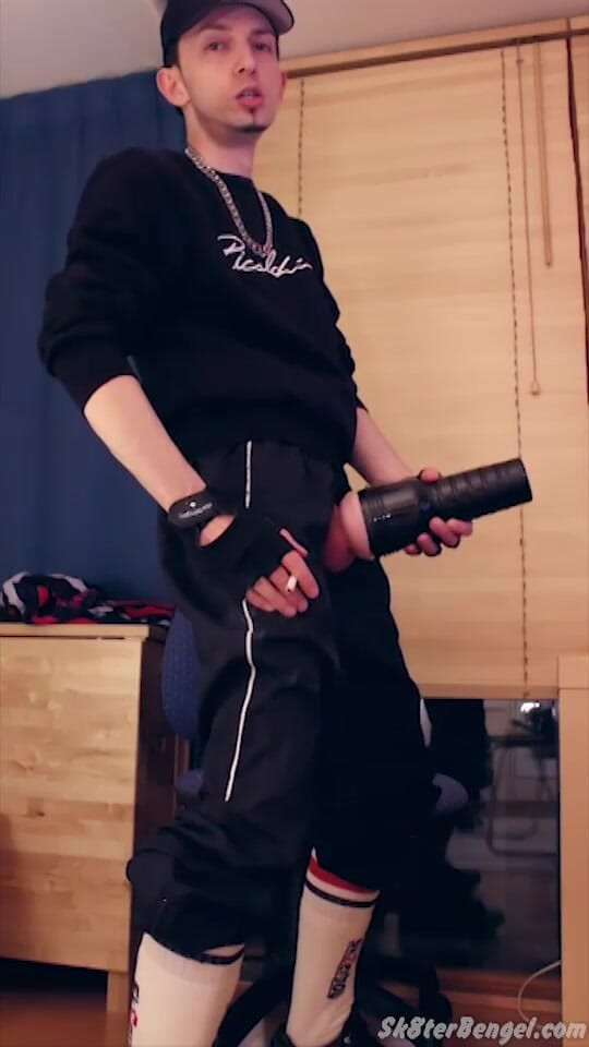 Sk8terBengel: Proll Fleshlight Fuck Dan Merokok