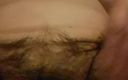 Mommy big hairy pussy: Milf muestra coño masturbándose