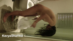 Desi Papa: Güzel Hintli yenge banyoda çıplak