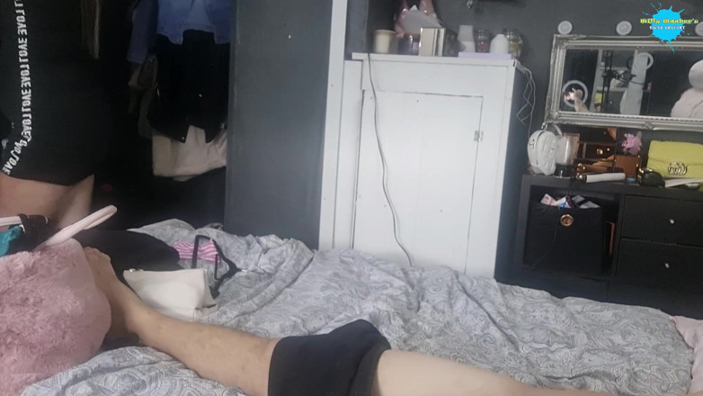Willy Wanker's filth factory: J’essaye de faire mon sac, mais mon mari veut que...