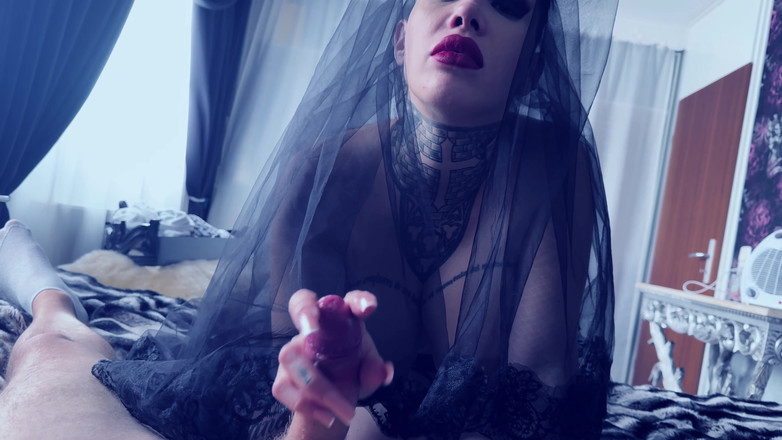 Miss Alessa Milano: Morticia dělá horkou halloweenskou noc