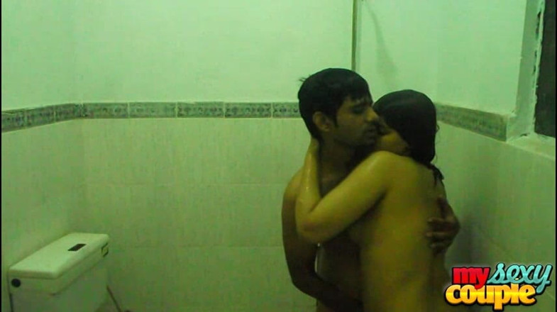 Desi Couple Sunny & Sonia: Desi Couple Making Love While Taking Early Morning Shower