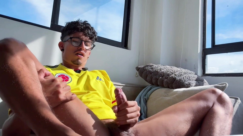 Andcristiann: Colombian Wanker! He Masturbates Right After Waking up and Talks...