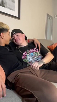 La cholo succhia homie sborra la prima volta dl hungpapi