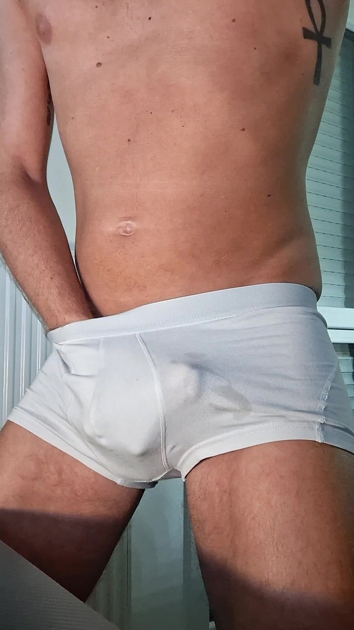 Xfroska: Ik masturbeer in mijn blanke boksers en haal mijn grote...