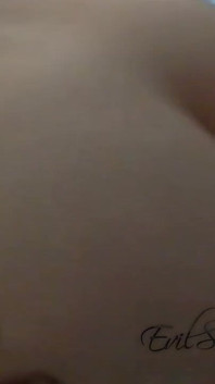 Grande rabo da garota recebe sua buceta lambida e perfurada