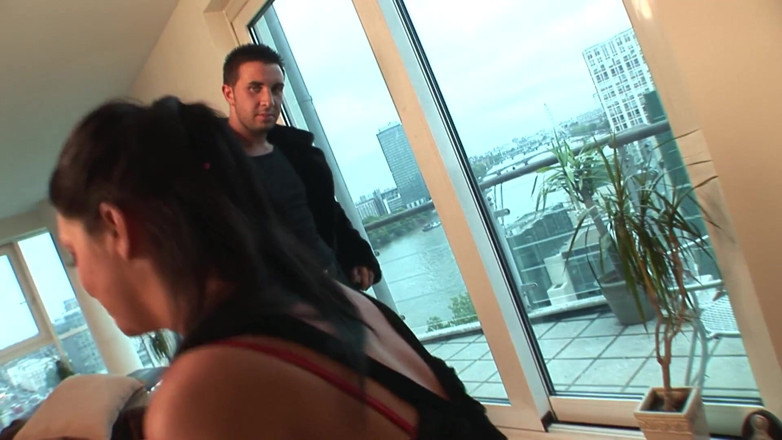 Slutty Milf: Heißes brünettes mädchen liebt sex zu hause