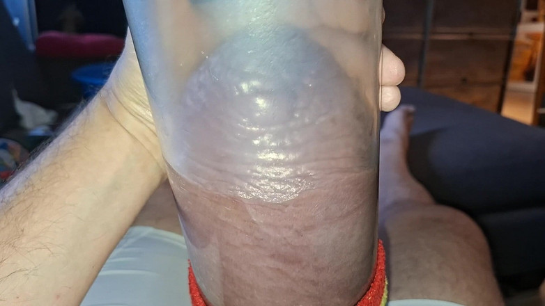 Monster_Meat_: Il maniaco della pompa si pompa il suo cazzo in...