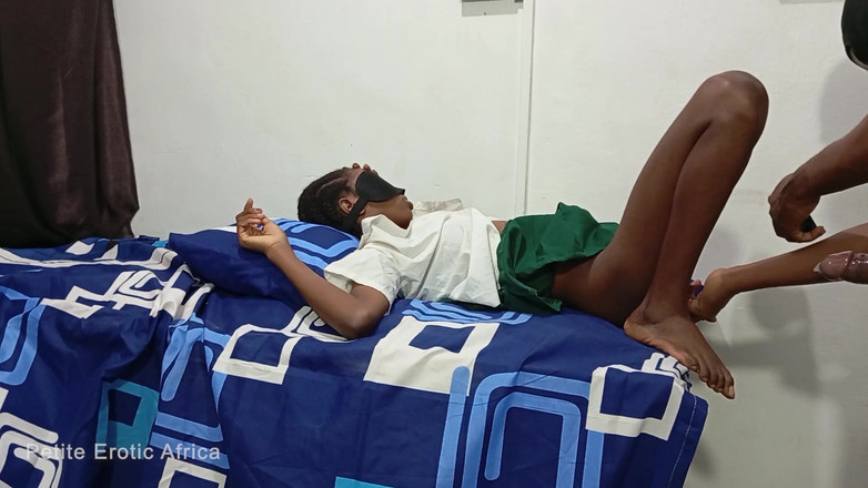 Petite Erotic Africa: Anal fingern und ficken, dünne afrikanische teenie-liebhaberin