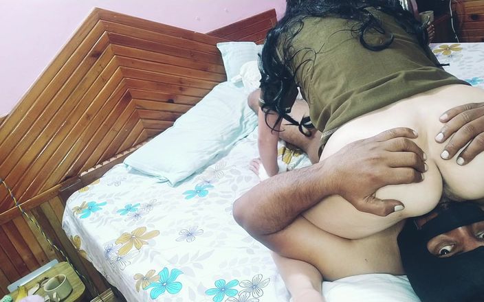 Bolly Karma: Nádherná čelist upadající krásná kundička dostane velký penis