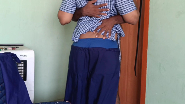 Palani69: Awek sekolah berkongsi katil dengan cikgu semasa waktu makan tengah...