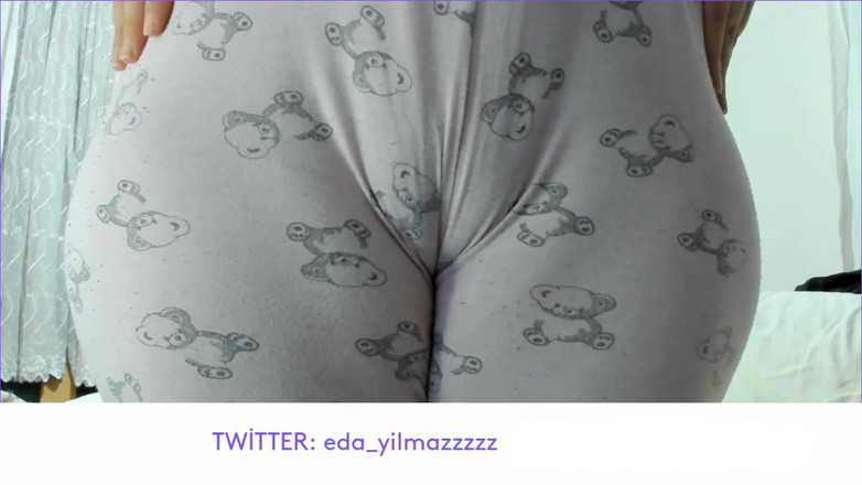 turk_milf_porno: Camel Toe - Turkish MILF