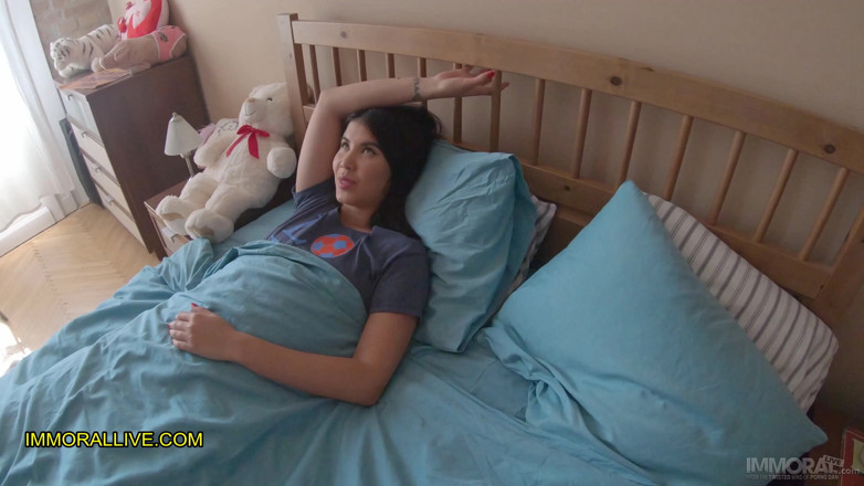 Immoral Family: น้องสาวต่างมารดาแก่งๆ กับฉันไปชุมนุมฟุตบอล!