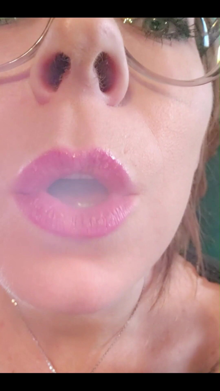 MistressThrope: Ich liebe es, rauch in dein gesicht zu blasen