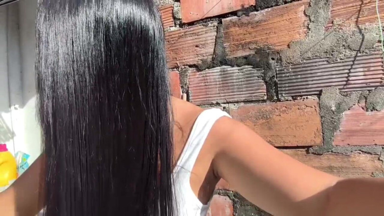 Isabel: Berus rambut basah saya di matahari, sehingga ia kering