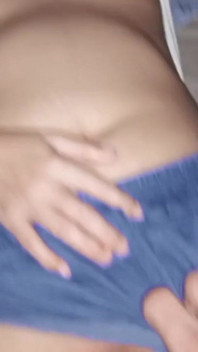 热辣的天真少女的湿润阴户被继兄弟指交 - 素人自拍 第一人称视角