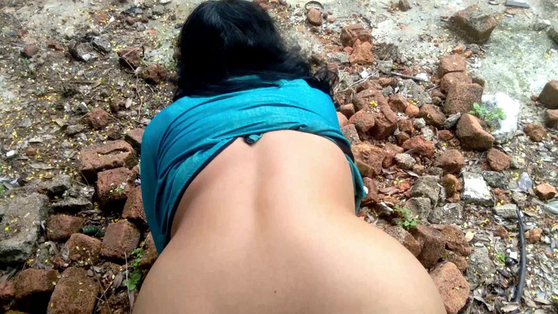 QueenSonali: Táta šuká tetičku v džungli