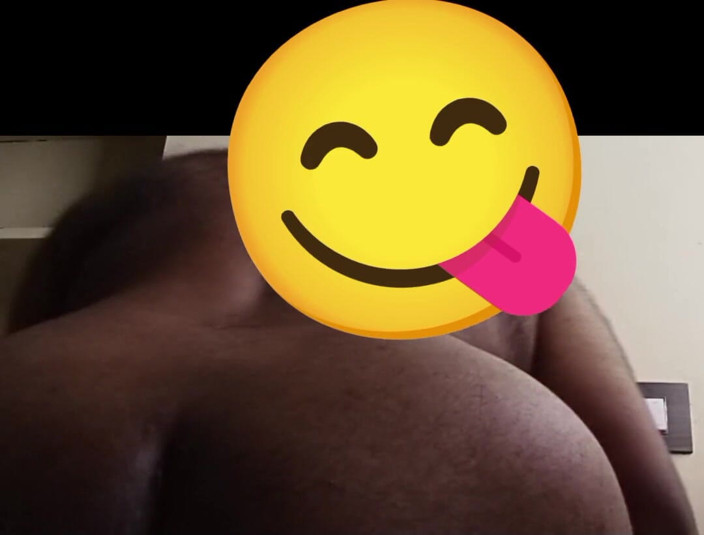 Malvika Mal: Real Ass Show, Hot Ass Show, Dupek