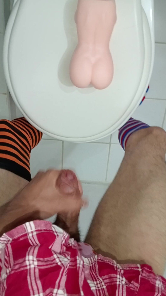 rey10rey10: Uległa dziewczyna jebanie w łazience, Toy Lily, Delicious Pink Pussy