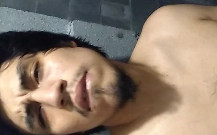 AlexAlejandro13: Yumurtalara bakmak ister misin?