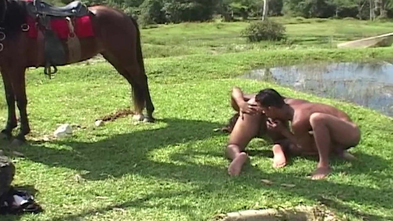 SEXUAL SIN GAY: Гей Ranch Сцена - 4_gay латину трахаются на ранчо и кончают друг на друга
