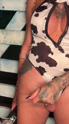 Prezottes_House: Sabrina Prezotte, sehr frech und heiß, genießt viel heiße milch...