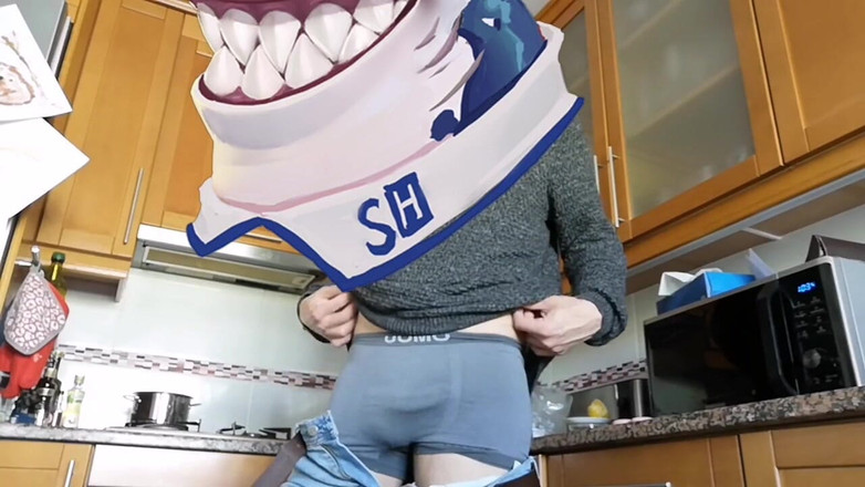 Rafael Torreano: 热辣的壮男在厨房里撸管并高潮