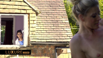 Luxure: Indien sommar super kåt i badtunnan