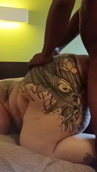 Sexy culona tatuata pawg viene scopata