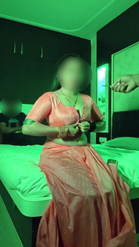 Kakak ipar India dientot sama pencuri di depan suaminya, bahasa india