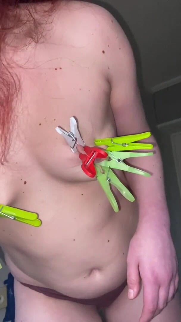 Elena917: Nipple play while masturbation