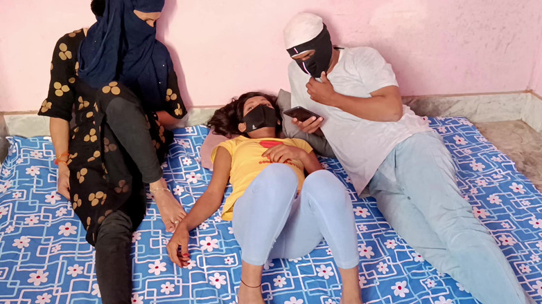 HousewifeGeeta: Bakire üçlü grup sekste evli üvey kız kardeşle sikiliyor