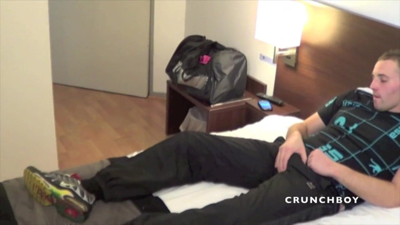 Crunch Boy: Twniks včera ošukaná jeho 2 přáteli