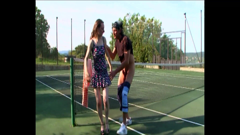 Vintage Movies XXX Best of: V tělocvičně dostane trojku anální a kunda dohromady