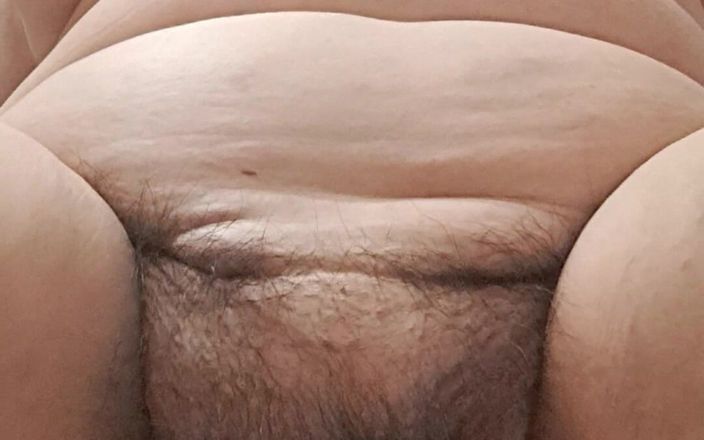 Mommy big hairy pussy: Mamă sexy arată cu mișcările pelvine cum îi place să se...
