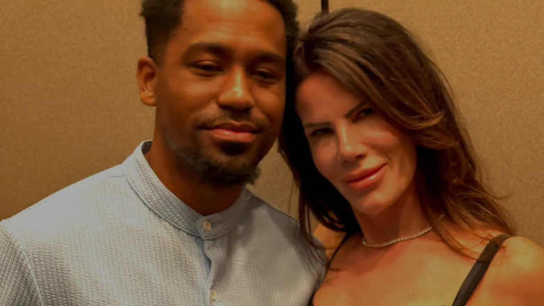 Darrenblazeent: Edepsiz orta yaşlı seksi kadın Diana götünü yalatıyor ve büyük...