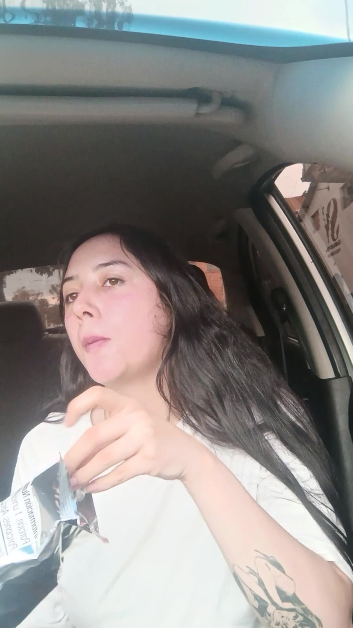 Golden domme: कार में खाना