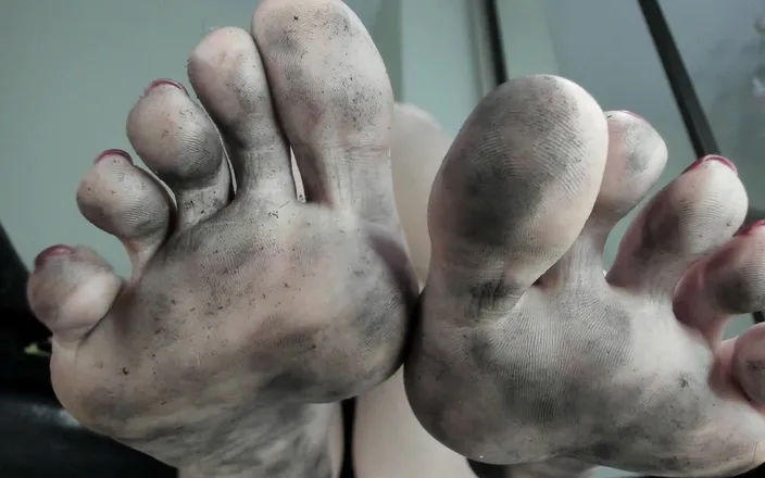 Feet lady: Dirty Dirty