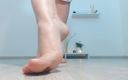 Legs On Heels: Meus pjs casuais e uma provocação com meus pés nus