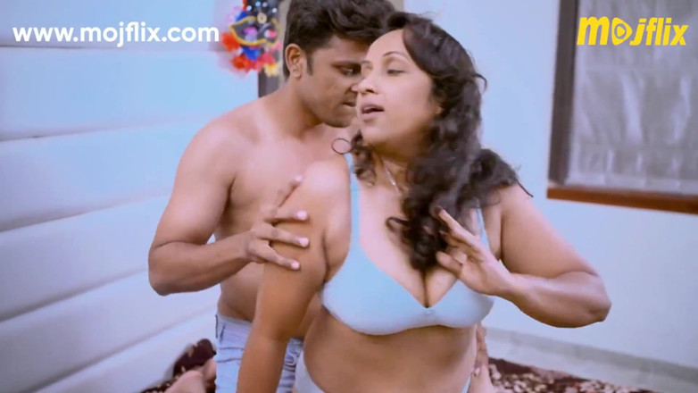 Indian chut studio: 잘생긴 남친과 섹스하는 핫한 밀프 Bindu Bhabhi