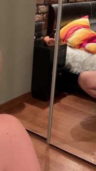 Lena Cox - caliente esposa en el espejo de la masturbación en el dormitorio