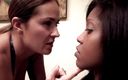 Naughty Girls: Psikiater milf dan pasien ebony dalam seks lesbian yang penuh...