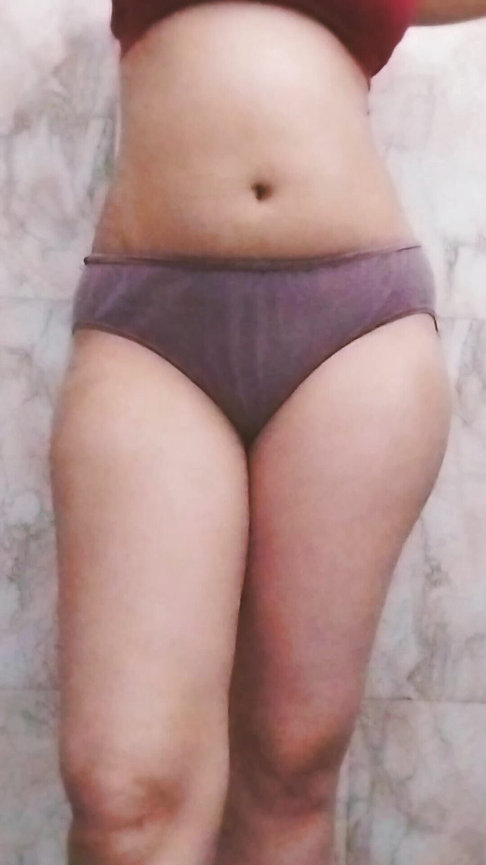 Riyathakur: Padrastro vio hijastra desnudarse completa