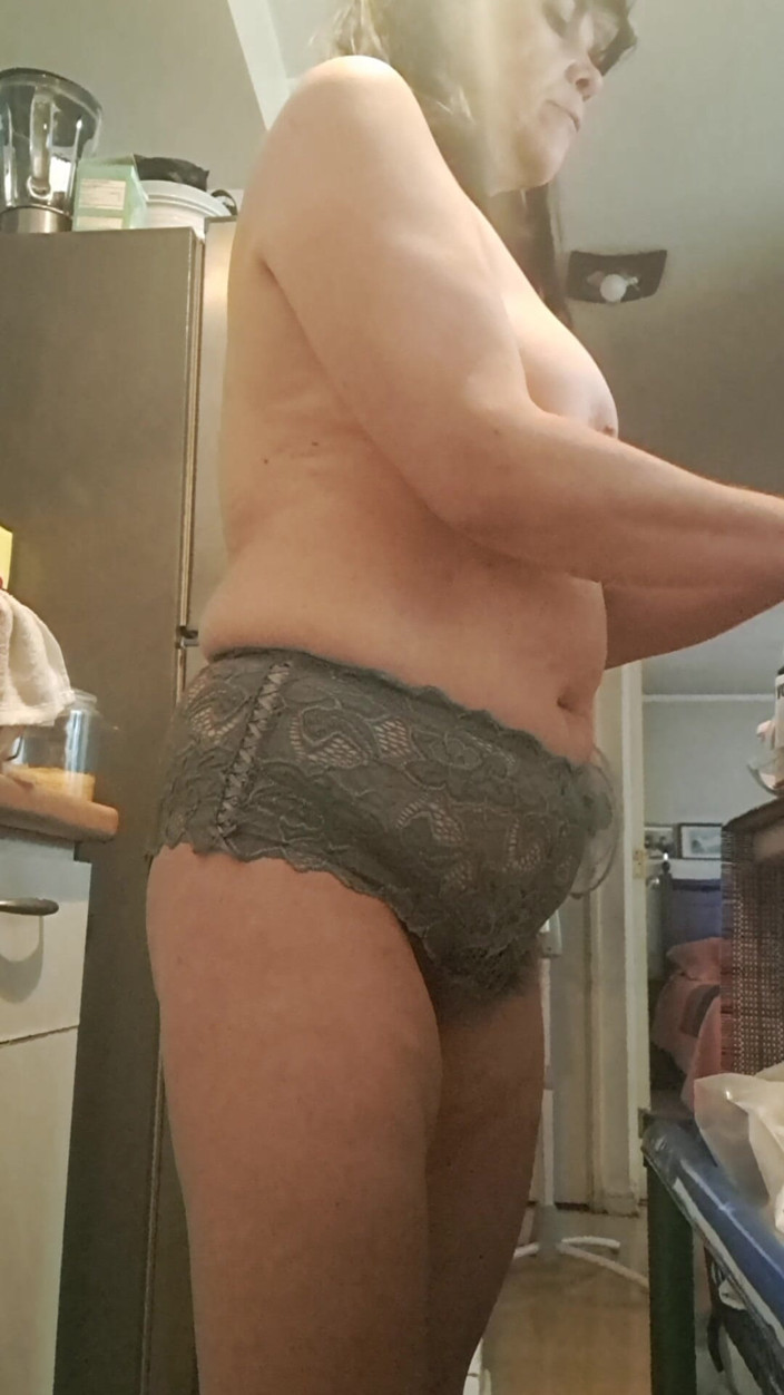 Mommy big hairy pussy: Запуск шортів зрілої мачухи