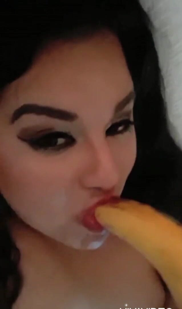 Miss Madii: Blowjob pisang Miss Madii tanpa audio
