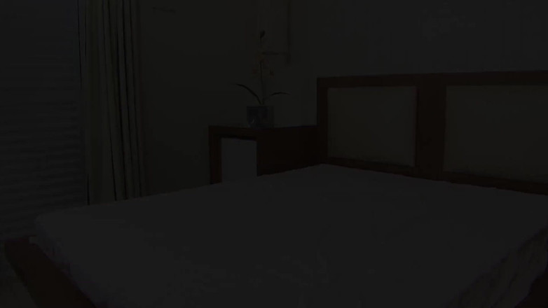 Deep Fuckers: 优雅的印度熟女在三人行中两个小穴都被填满