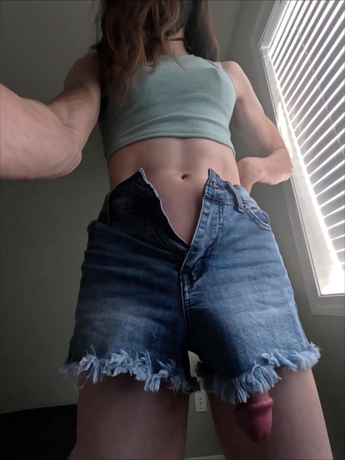 Mistress Mel: Aiutami con i miei pantaloncini stretti e il grosso cazzo